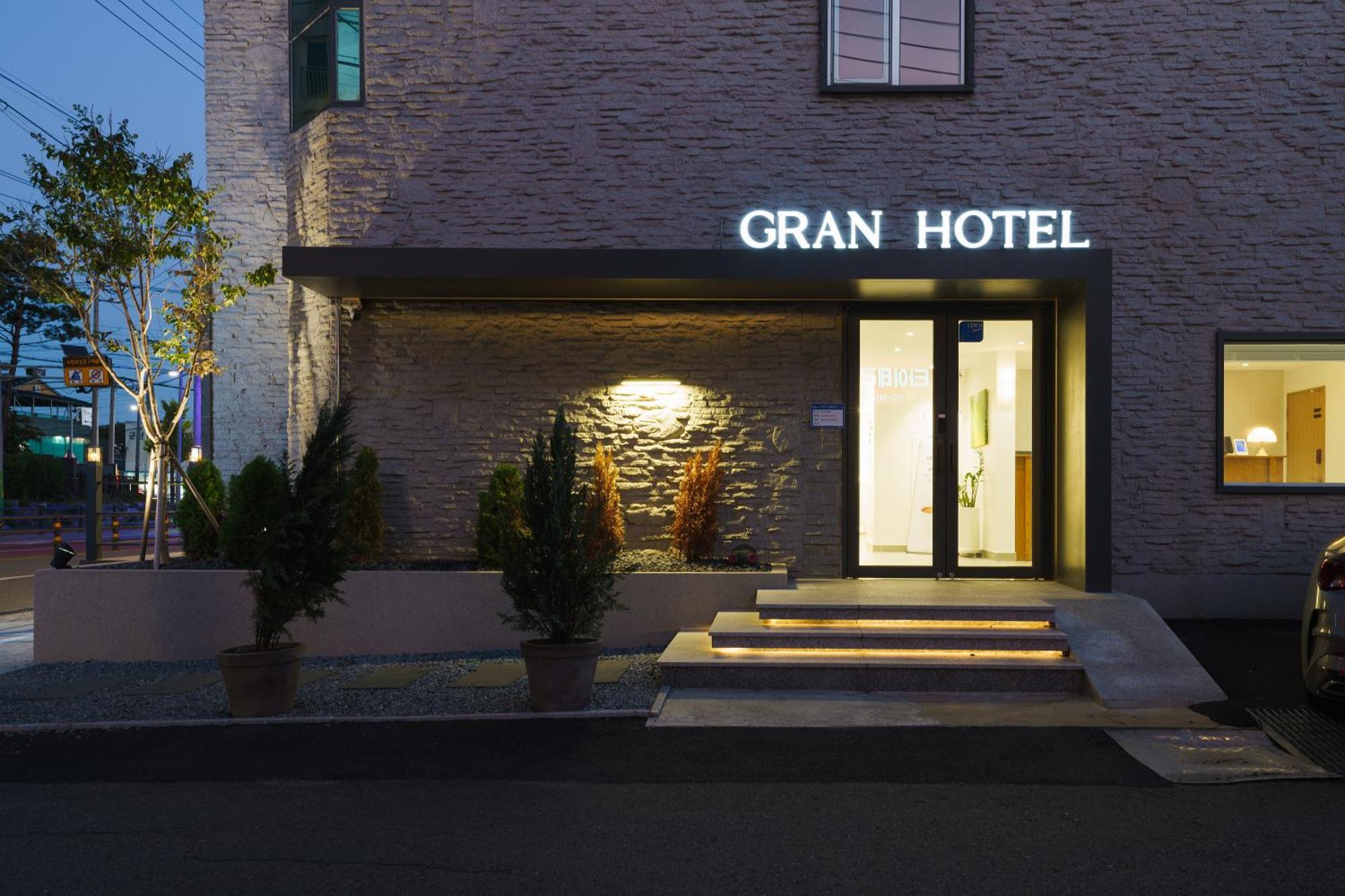 Gran Hotel Gunsan Exterior photo